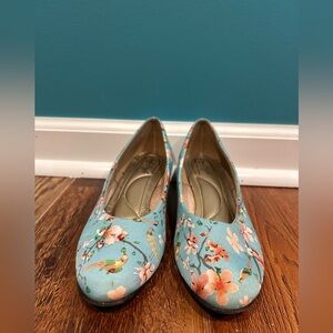 Cottagecore Low Heel with Bird Motif